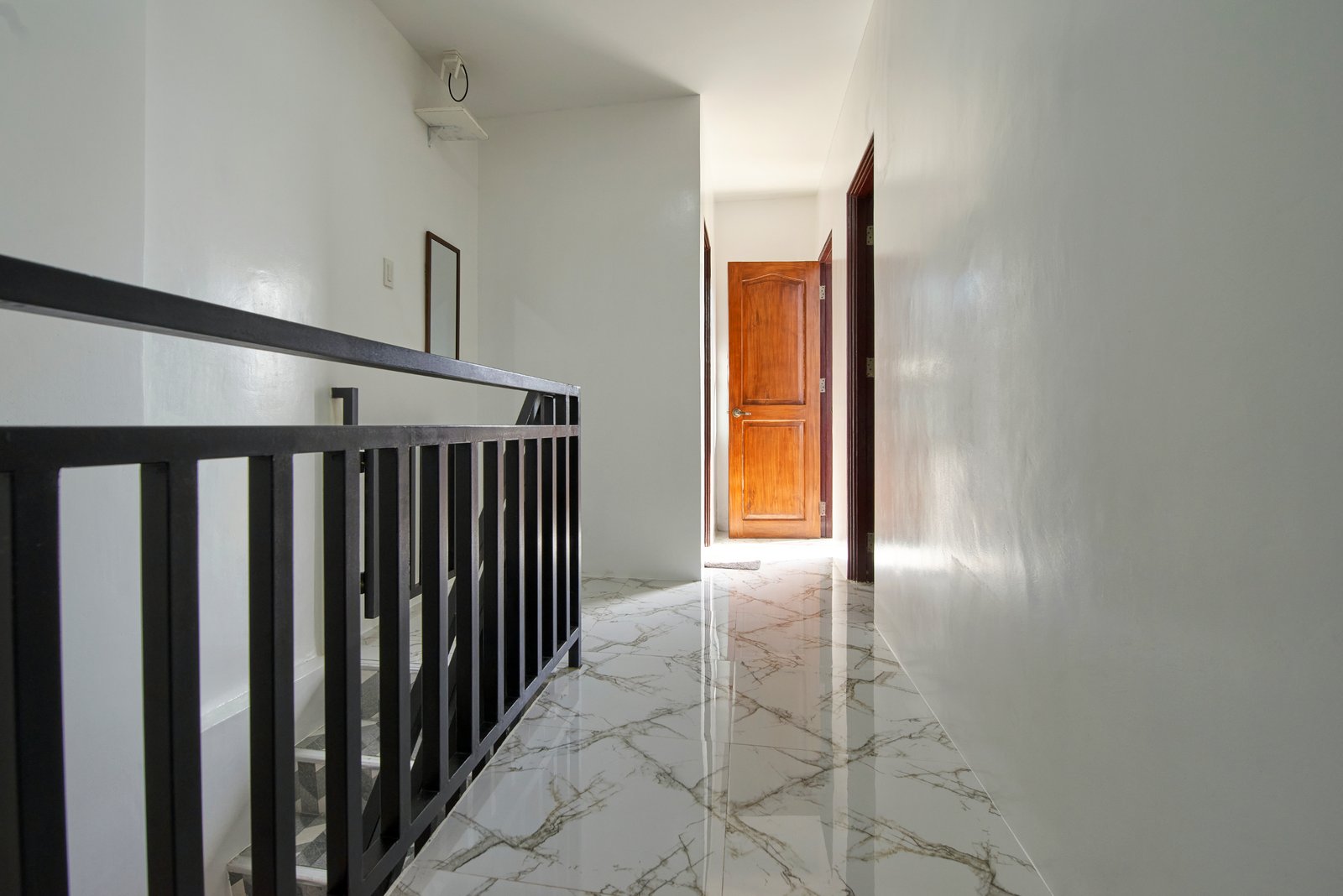 05 Hall